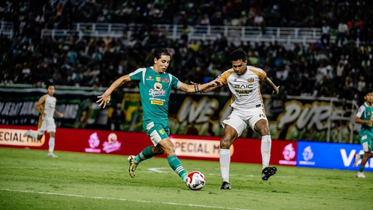 laga-persebaya-surabaya-vs-dewa-united-1770098565262_169
