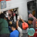 Prajurit-TNI-AD-evakuasi-korban